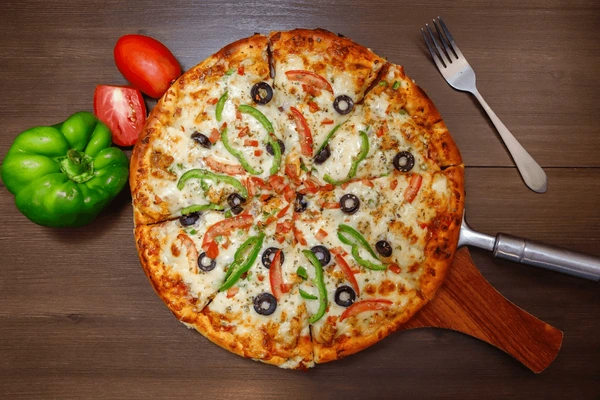 chicken-fajita-pizza-top-view-600nw-2431614539 (1)